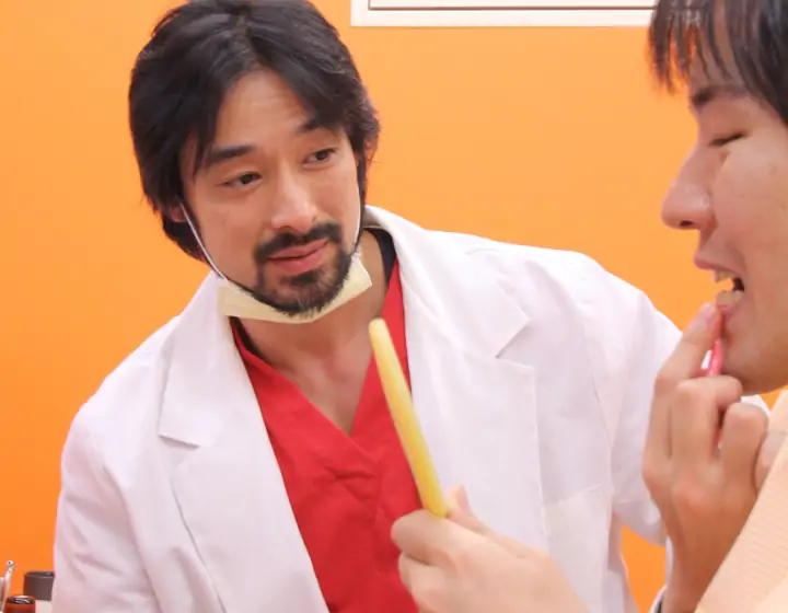 院長と患者が話す様子